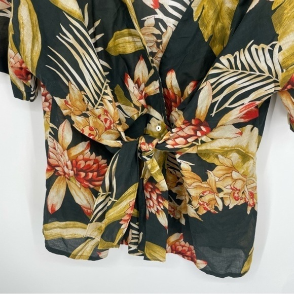 DIEGA Floral print Patterned Top tie button front short sleeve - Picture 4 of 7
